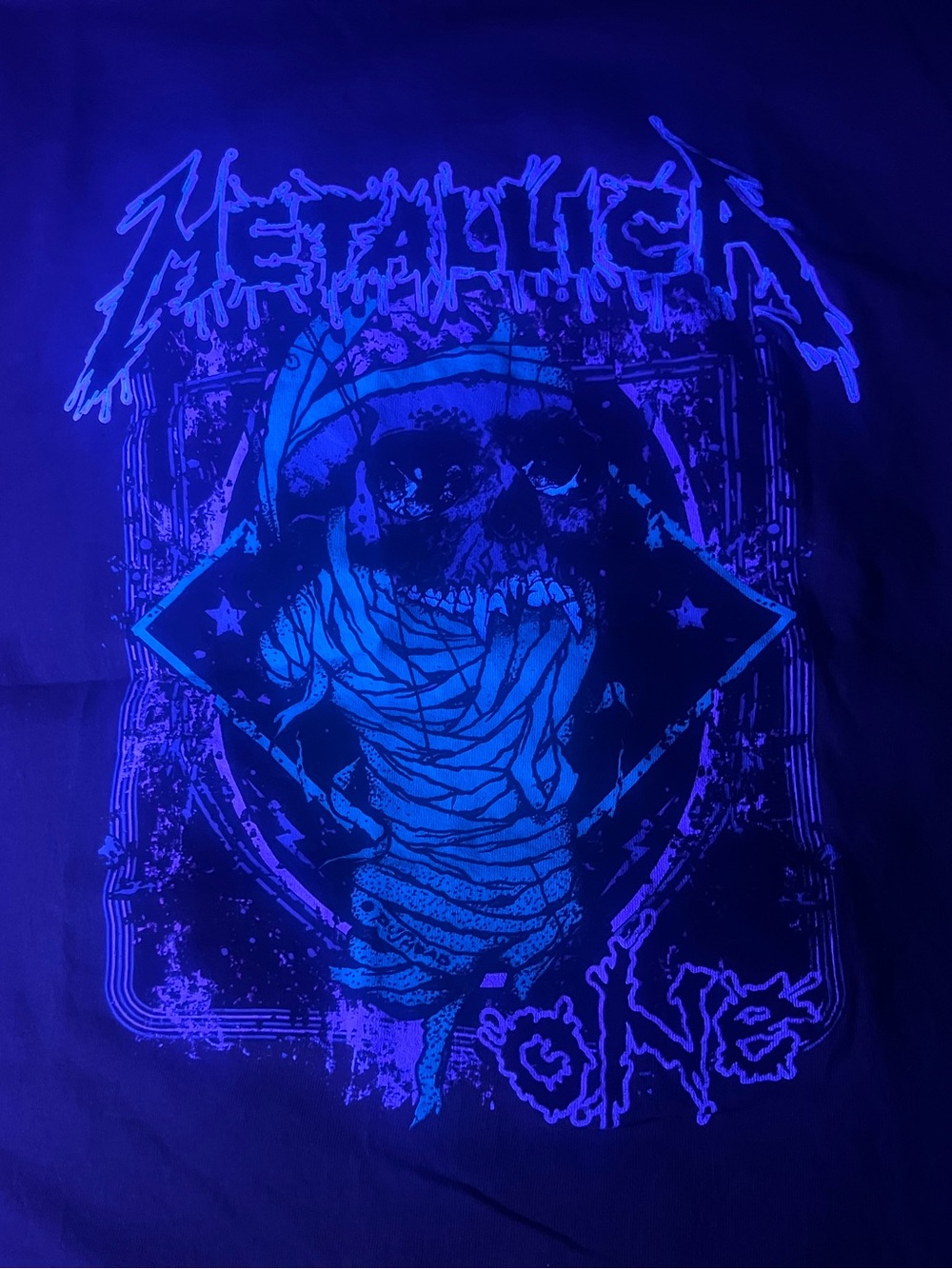L Metallica Black Tee with purple Outlined Band Graphic